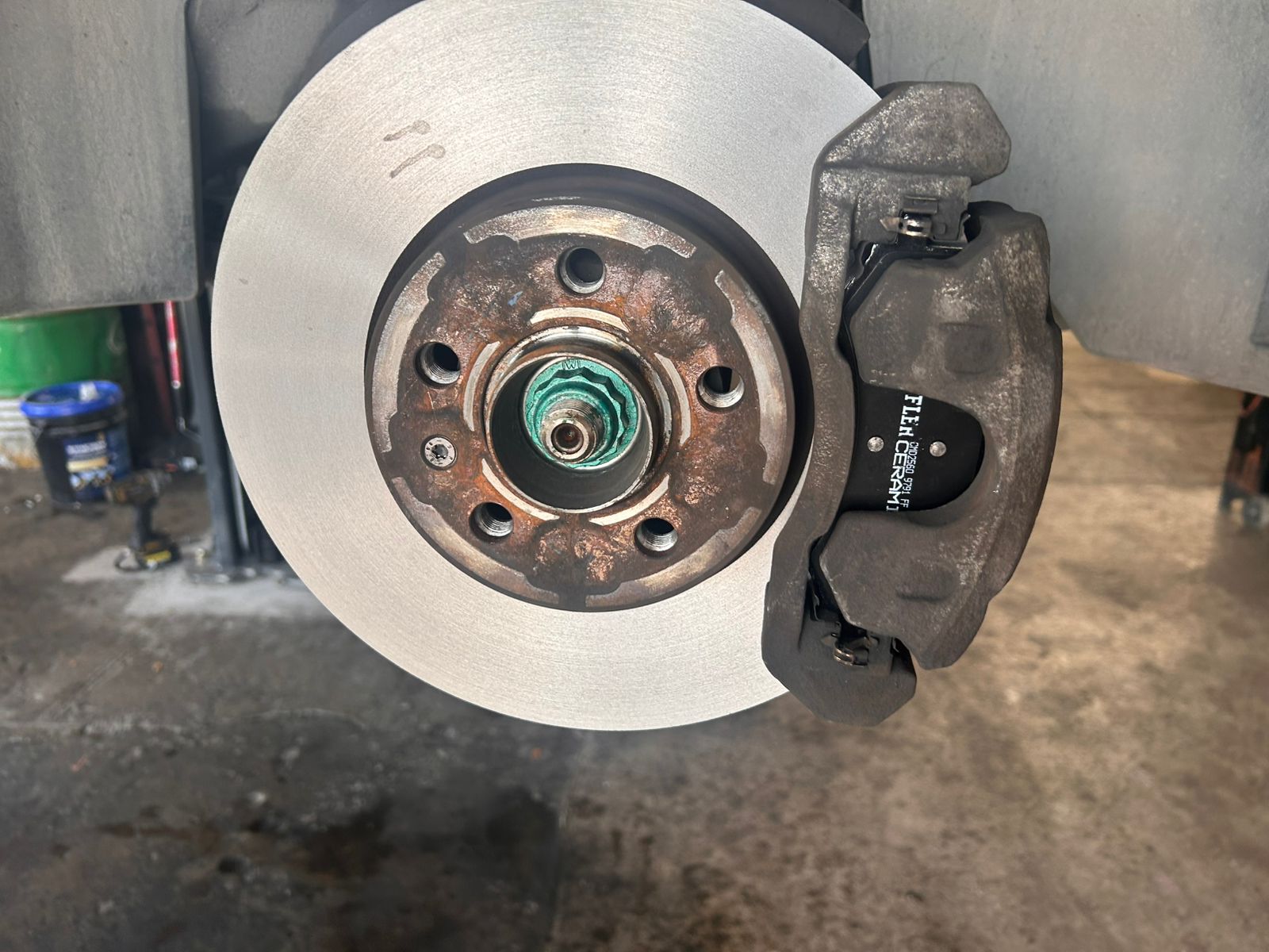 Disco de freno con balata nueva instalada